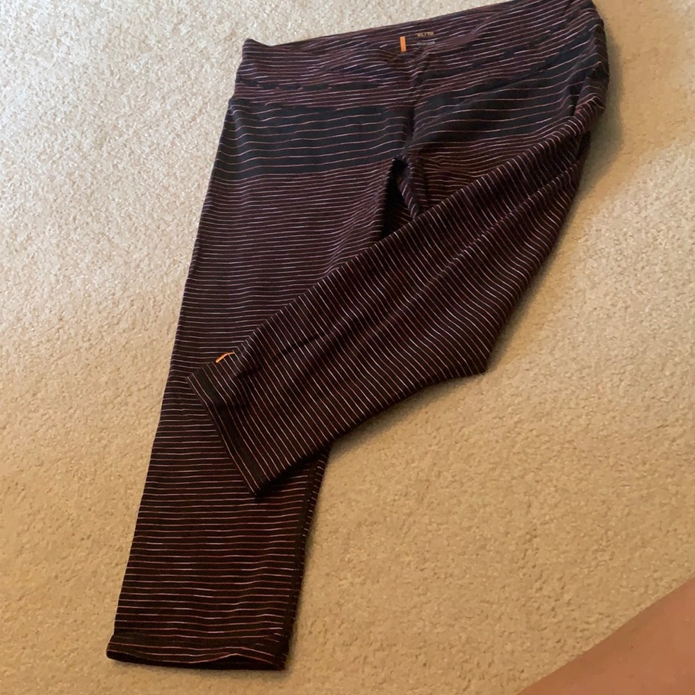 Lucy striped XL workout Capri